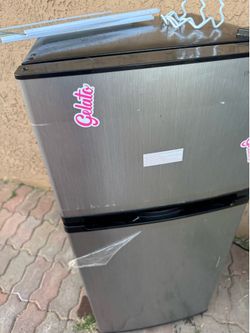 Mini fridge 3.5 ft tall