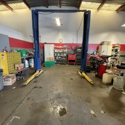 2 Post  Car Lift 7000 Pounds