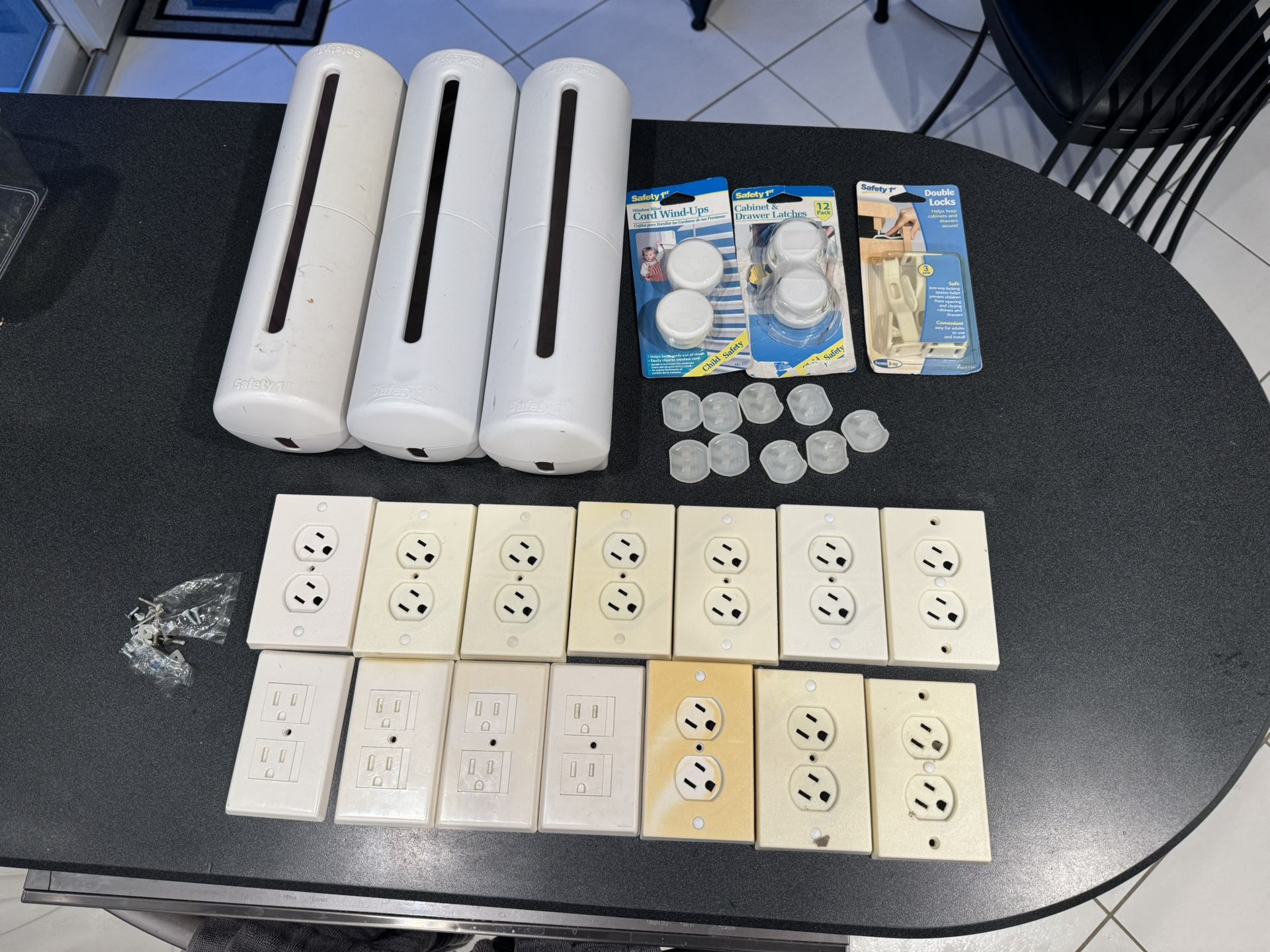 Child Proof electical bundle - 9 outlet plugs, 14 outlet face plates, 3 surge protector covers +