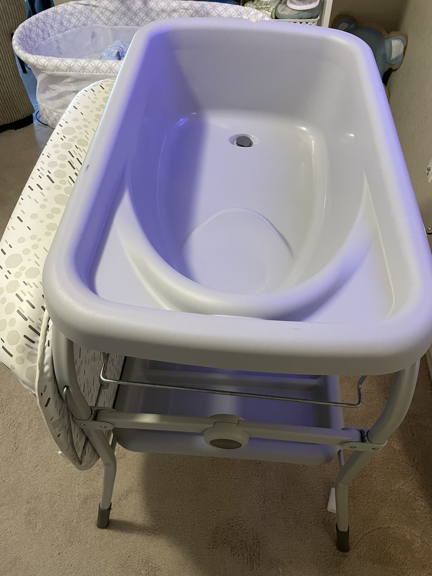 Baby Tub & Changing table (stand up)