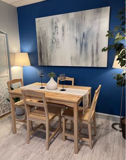 Beautiful Small Pine Wood Dining Set Like New!!! Table with 4 Chairs! I Can Deliver.