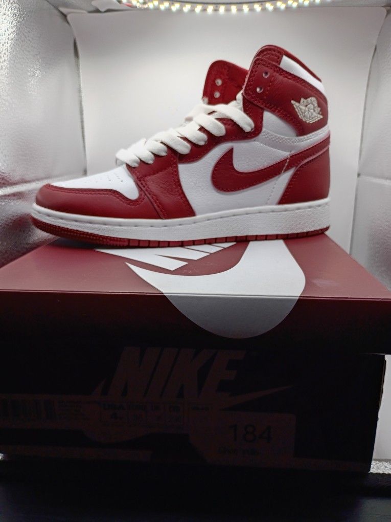 RETRO 1 JORDAN 4Y