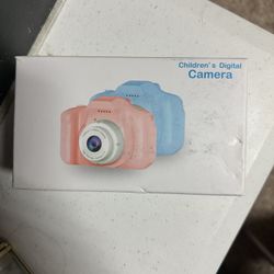 BRAND NEW- KIDS CAMERA- 32GB