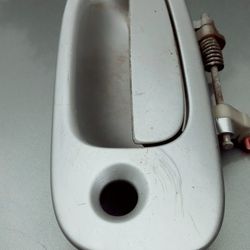 06-10 Charger Door Handle