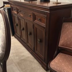 Broyhill Dining Room Set 