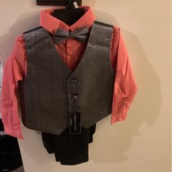 Boys Outfit With Bow Tie Size 5. I Have 2 Sets