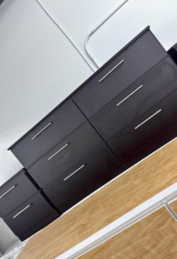 Dresser and 2 nightstands - Cómoda y 2 mesitas de noche