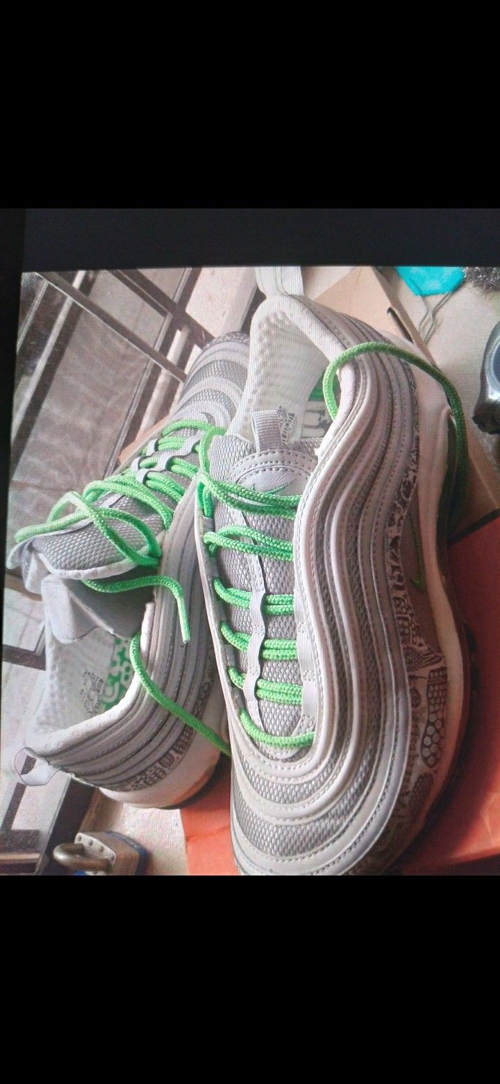NIKE SNEAKERS, JORDAN JUMPMAN, NIKE AF1, NORTH FACE JACKETS /BOOTS, UGGS, AIRFRYER, MASSAGERS & more