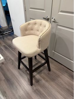 2 Beautiful bar stools