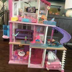 Barbie dream House 