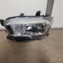 2016 - 2022 Toyota Tacoma headlight driver side