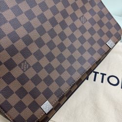 LOUIS VUITTON MESSENGER 