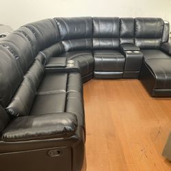 New Reclining Sectional W chaise.  Black Leather.  114” X 114”.  Free Delivery!