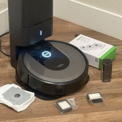 iRobot Roomba i8+ (8550) Self-Emptying