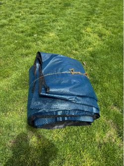 Pool solar cover