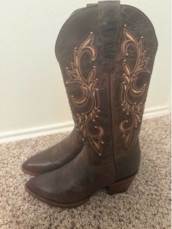 Size 8 Women's Brown Embroidered Western Cowboy Boots