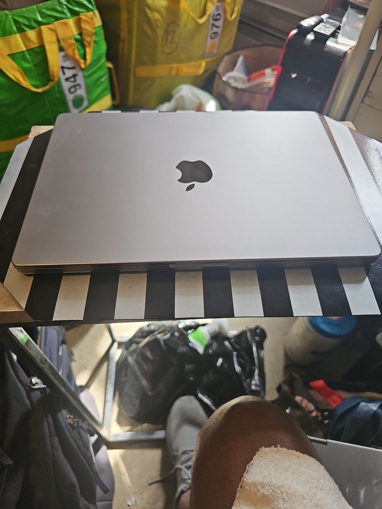 Macbook Pro 2021 14" M1