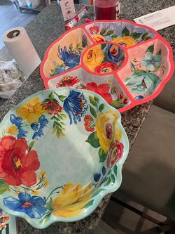 Pioneer Women Serving Bowl and Divided Tray