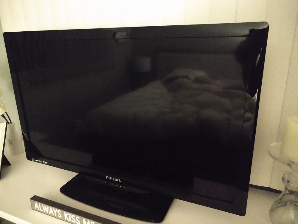 Philips 32" flat screen TV