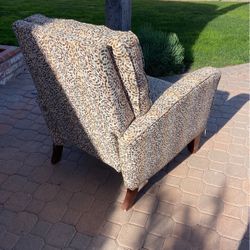 1 LOVE SEAT 