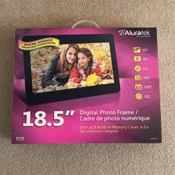 Digital photo frame