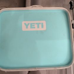 YETI Daytrip Lunch Box (with YETI Ice Pack)