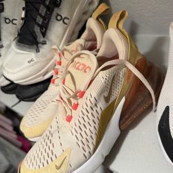Nike 270’s