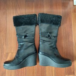 Size 8. Via Spiga Leather Boots fur trim