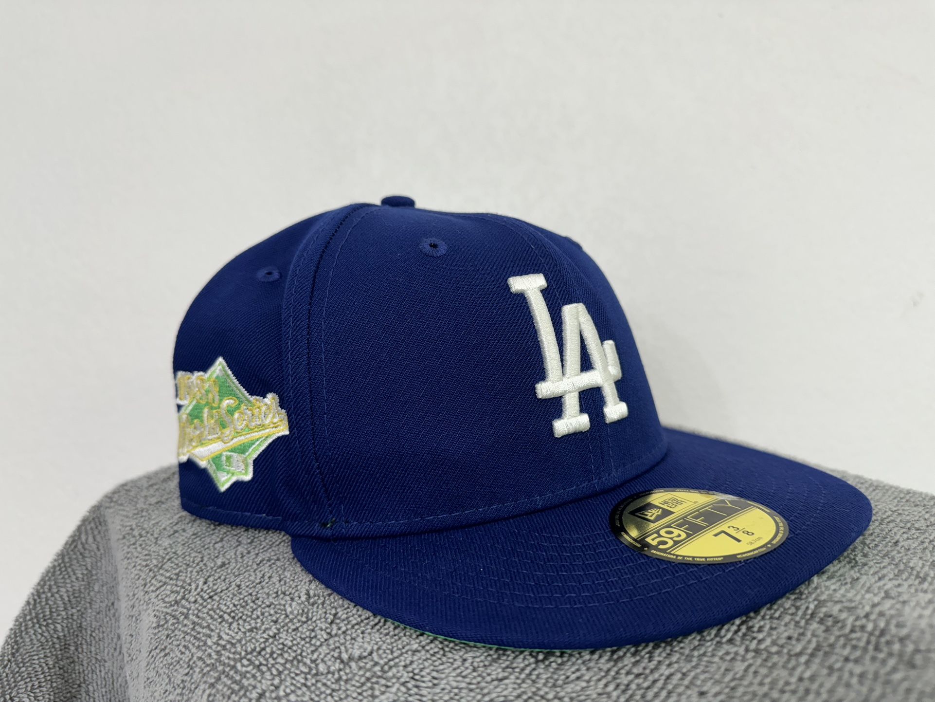 Los Angeles Dodgers Fitted Hat With 1988 World Series Side Patch Size 7-3/8 *NWT*