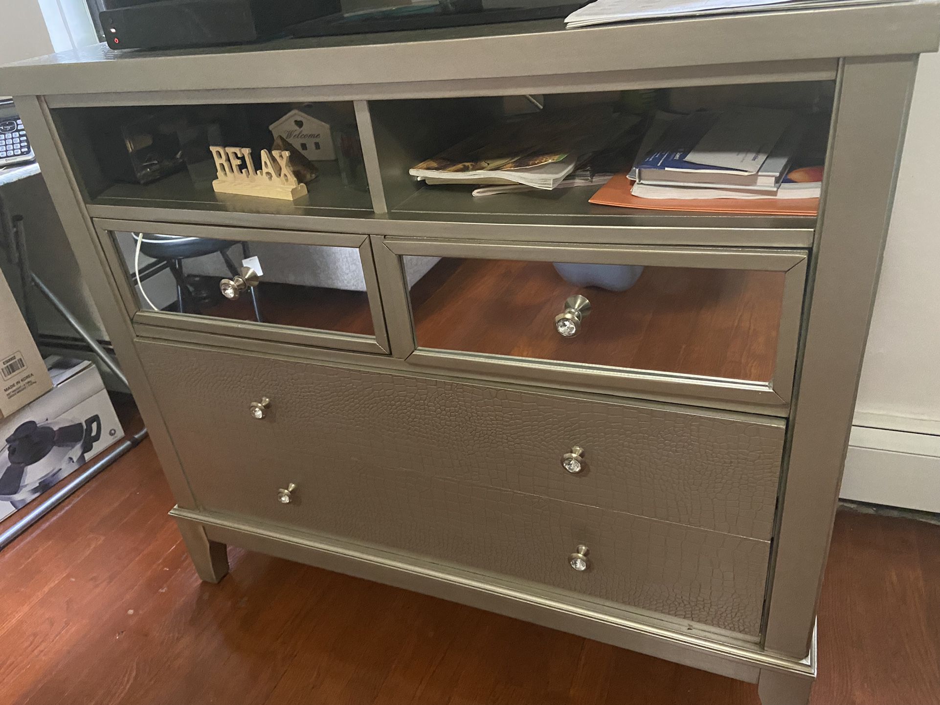 6 Drawer, Gray Silver  Dresser With Mirror 