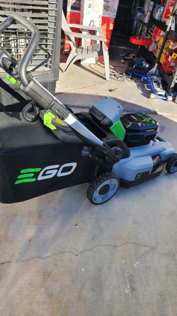 Ego Lawn Mower 56v Kit Battery End Charger Included for Sale in Las
