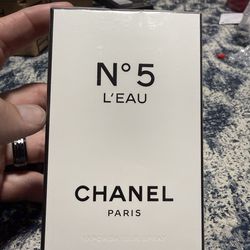 CHANEL Number 5
