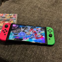 Nintendo Switch OLED System + Mario Kart 8 Deluxe 