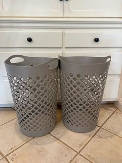 Set of 2 laundry baskets
