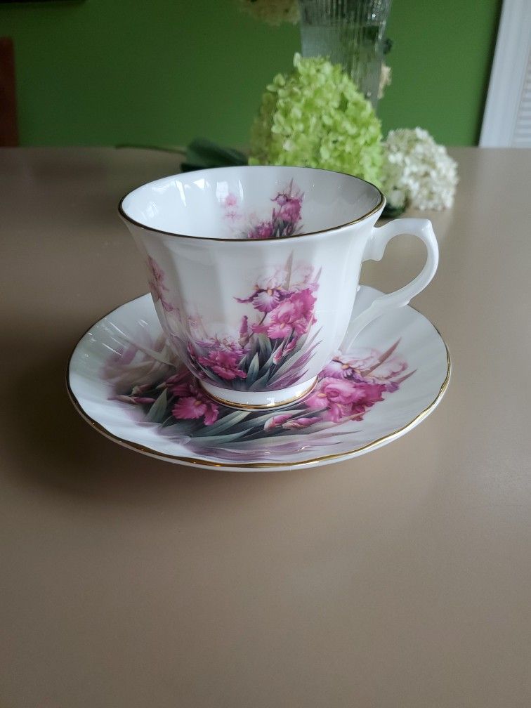 Royal Victorian Vintage Teacup & Saucer