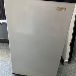 Haier Mini Fridge (835514-1)