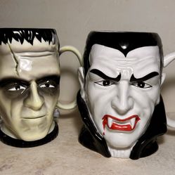 Vintage Set Of 2 Universal Studio Monsters Frame & Dracula LARGE Ceramic Mugs NOS 1999