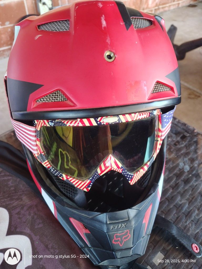 Motorcycle helmet with glasses 