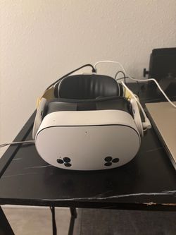 Meta Quest 3s VR Headset