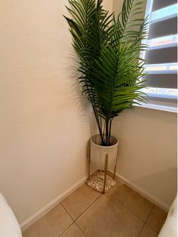 Metal Planters with Stand! Set of 2 sizes. (Moving Sale)