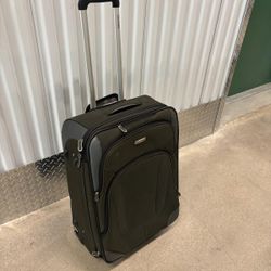 Ricardo Elite brand ..26 inch with two compartments luggage on wheels $50