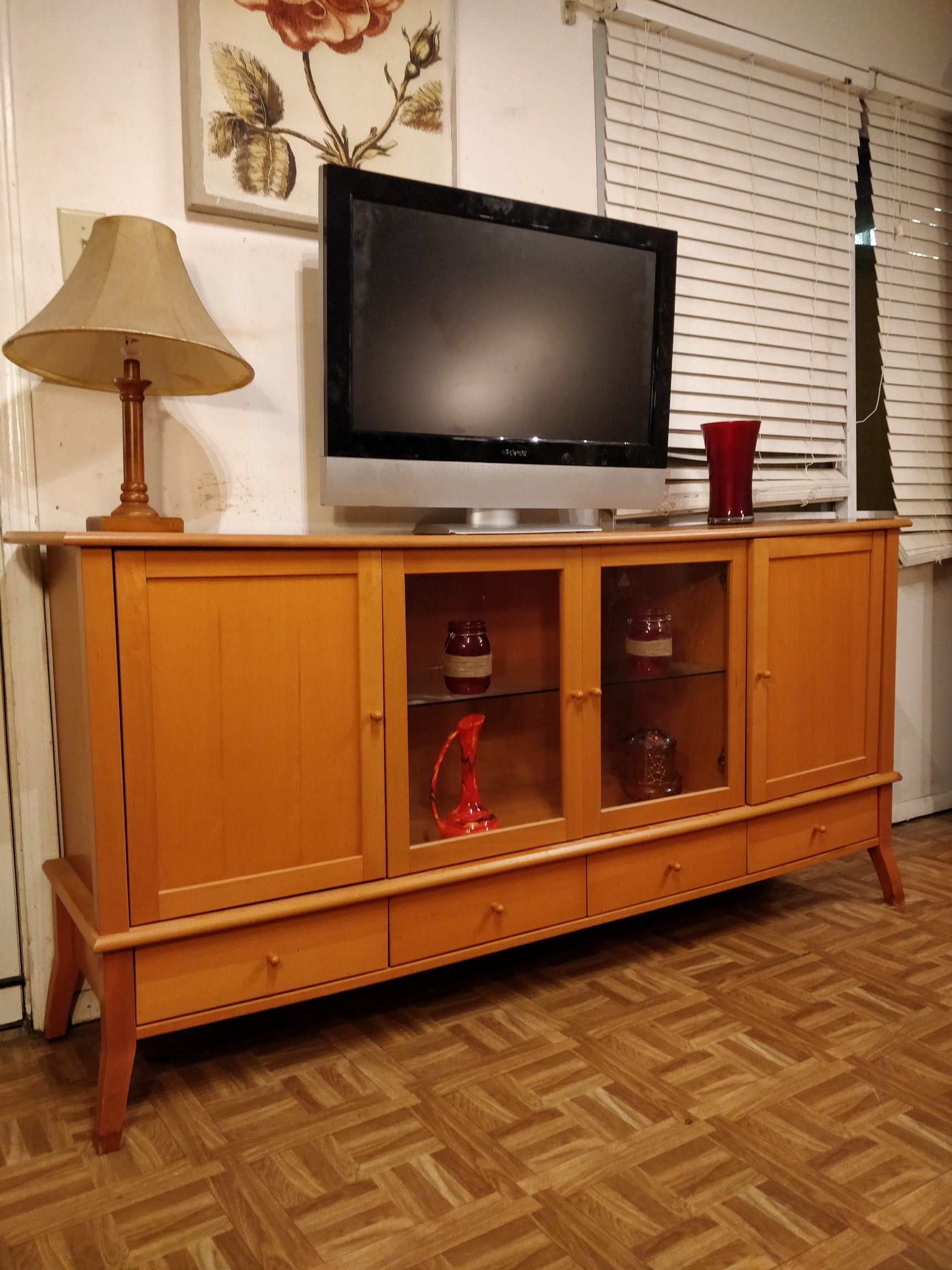 Nice wooden buffet/ TV stand for big TVs with 4 drawers, cabinets and glass shelves in very good condition, all drawers working well.