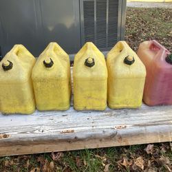 4 Kerosene Or Gasoline 5 Gallon Jugs 1 Gasoline 5gallon Jug