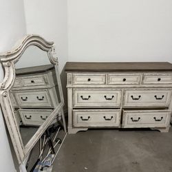 Dresser + mirror 