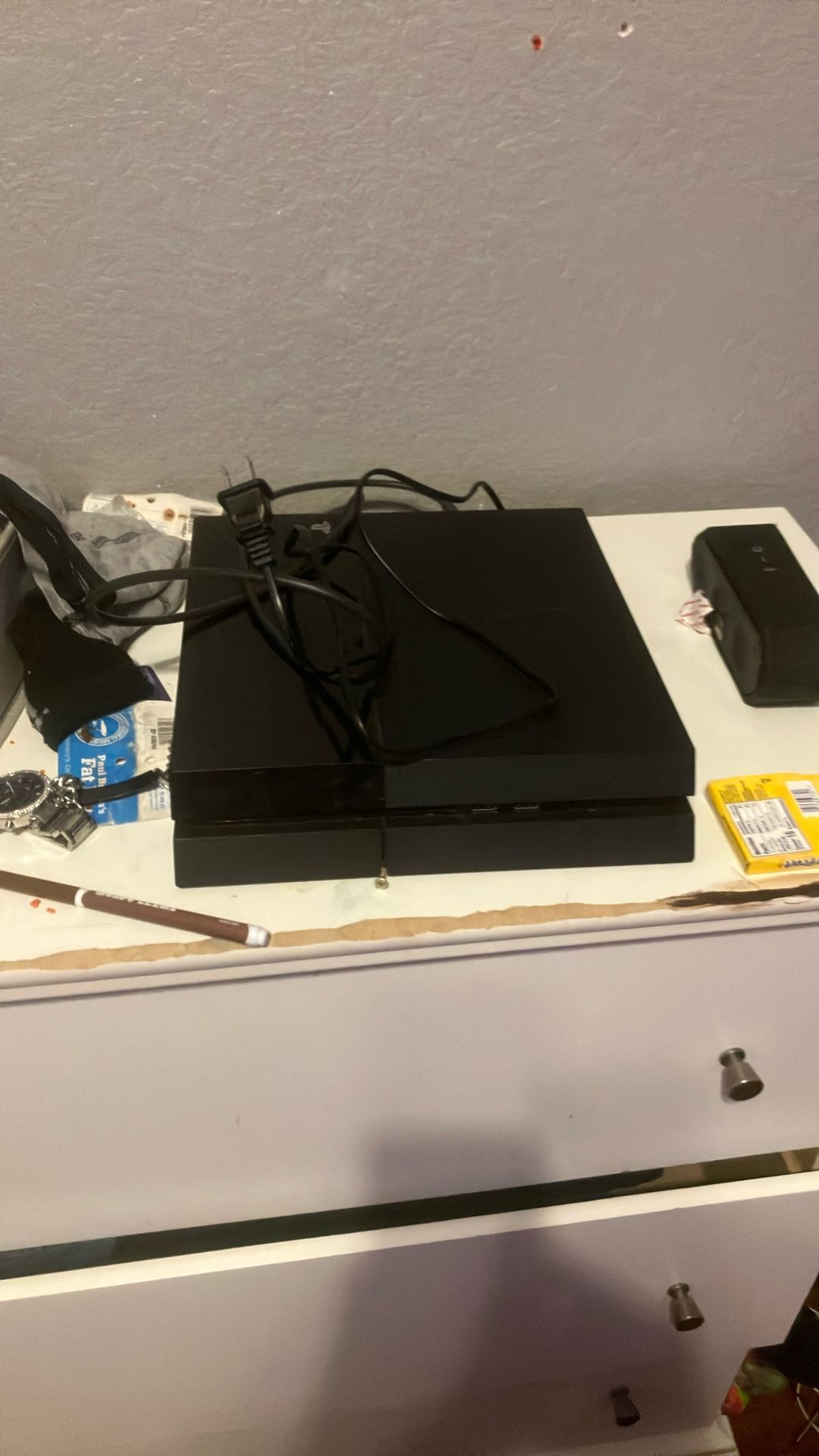 PS4 for sale it works, and everything no controller though