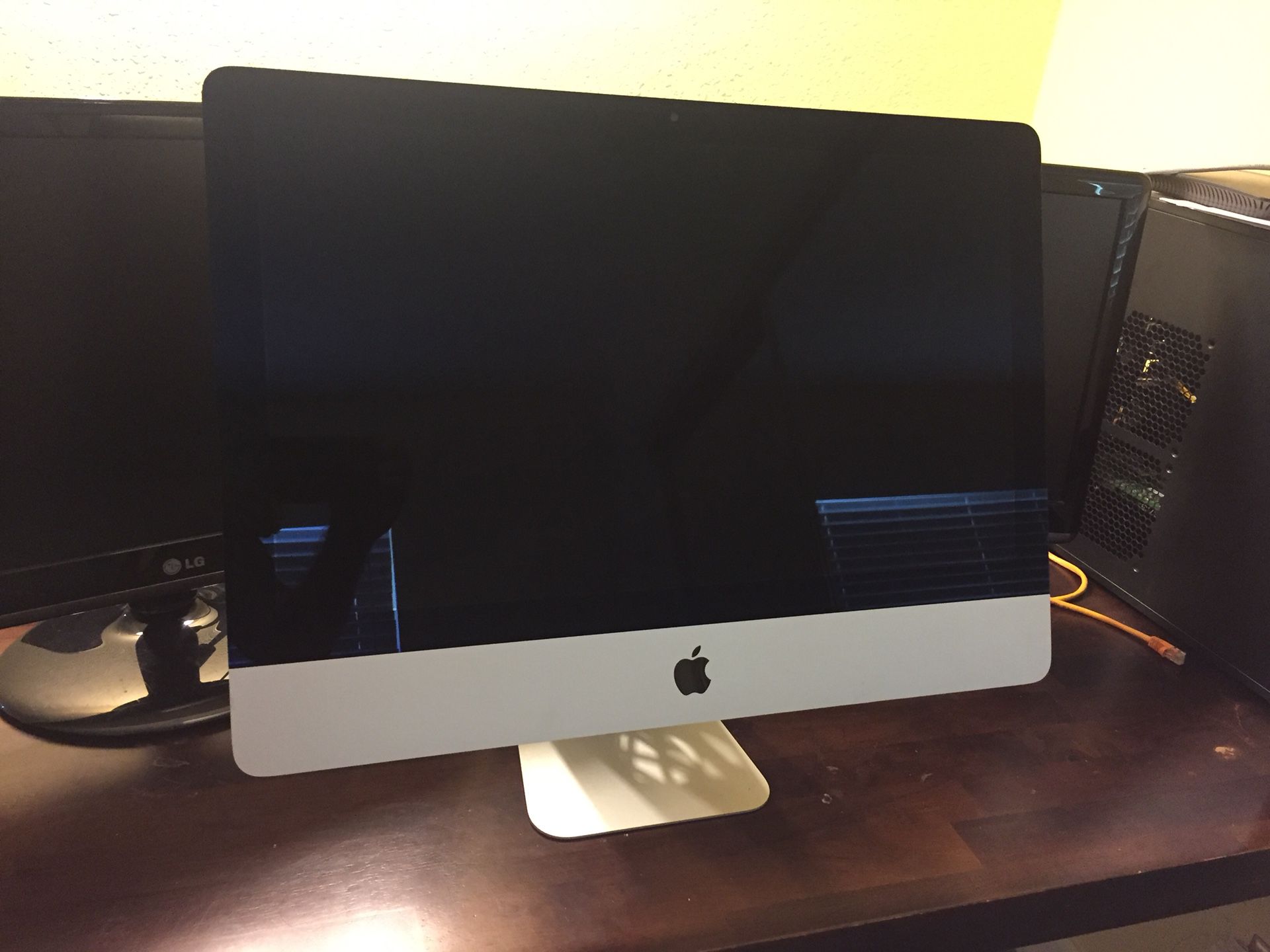 Imac 21.5” late 2015 for sale!!