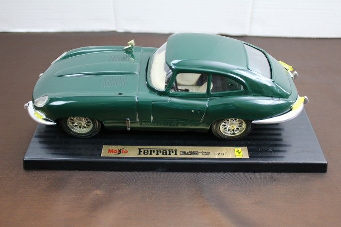 Burago Maisto 1:18 Jaguar E Type 1961 Coupe Model #3018 Green Die Cast  Stand