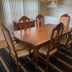 Beautiful Dining Table Expands  With 6  Chairs And Buffet 