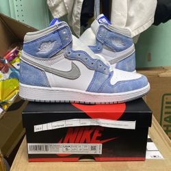 Jordan 1 Hyper Royal