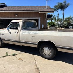 1984 Dodge D-Series D150 5.9 Magnum Swap Holley Sniper 2 